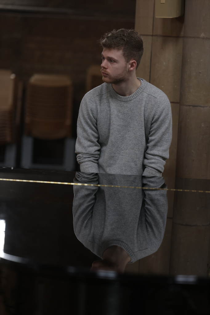Adam Whitmore portrait - baritone singer and conductor